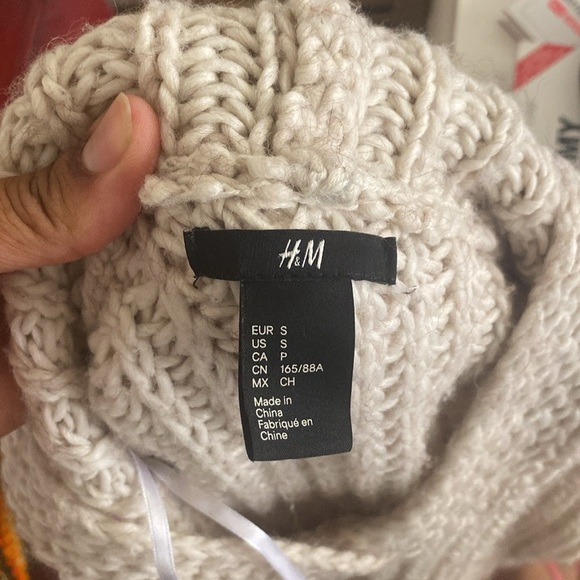 H&M oversized cable knit sweater with hood in off white - Size S - Picture 5 of 7